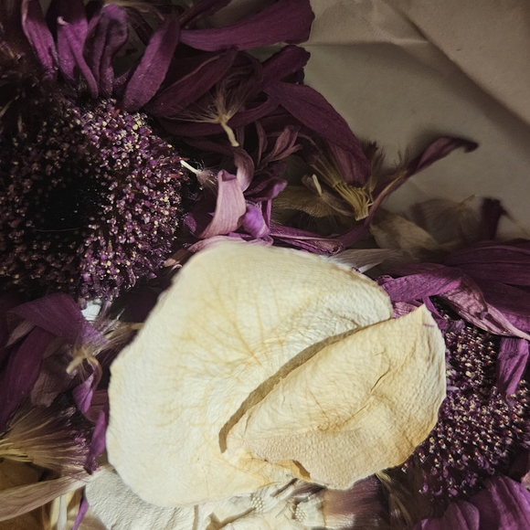 White Rose and Bergamot Relaxation Gift Box - Craft Flower Pallets Dry Flower - Picture 5 of 8